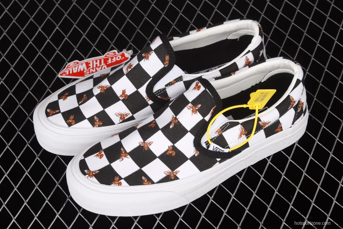 Vans Slip-On big black and white checkerboard small bee printed low-top canvas shoes VN0A33TB9EH