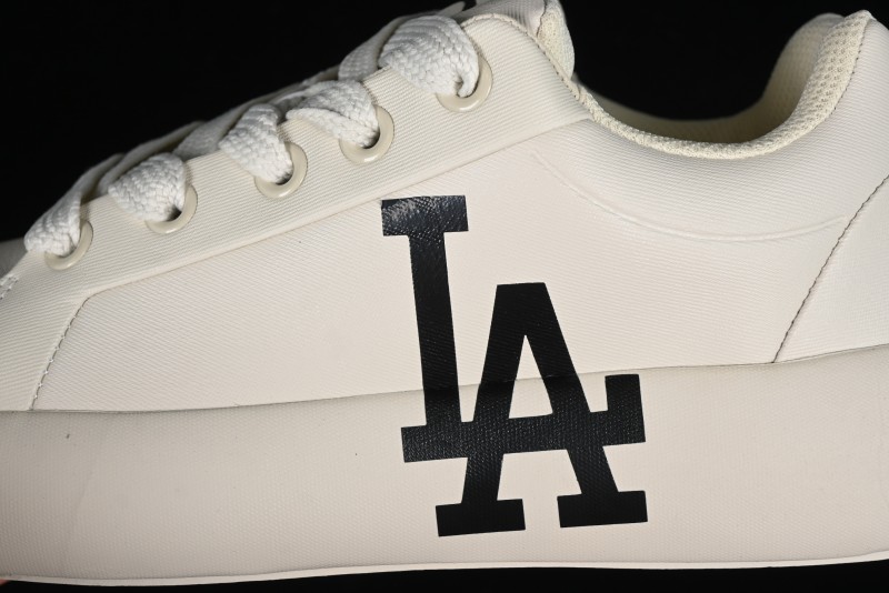 MLB Chunky Classic Base New York Yankees Lightweight Platform Casual Sneakers - 3ASXCCB4N07CRS