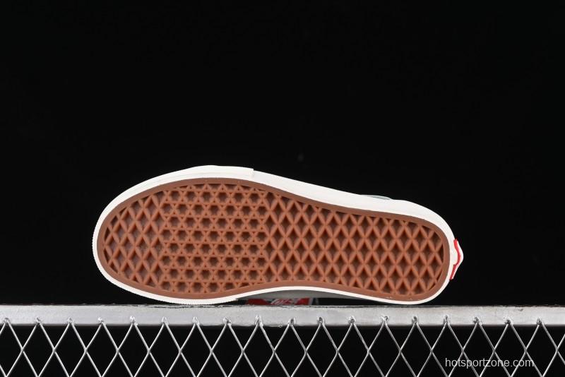 Vans Old Skool Low-Top Retro Skate Shoes in Black & White - VN0A5KRXBA2