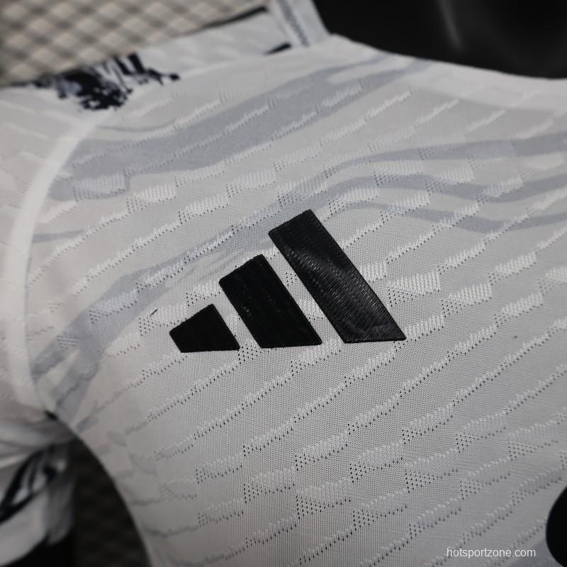 Player Version 25/26 Manchester United White with Marble Pattern and Snapdragon Sponsor Jersey