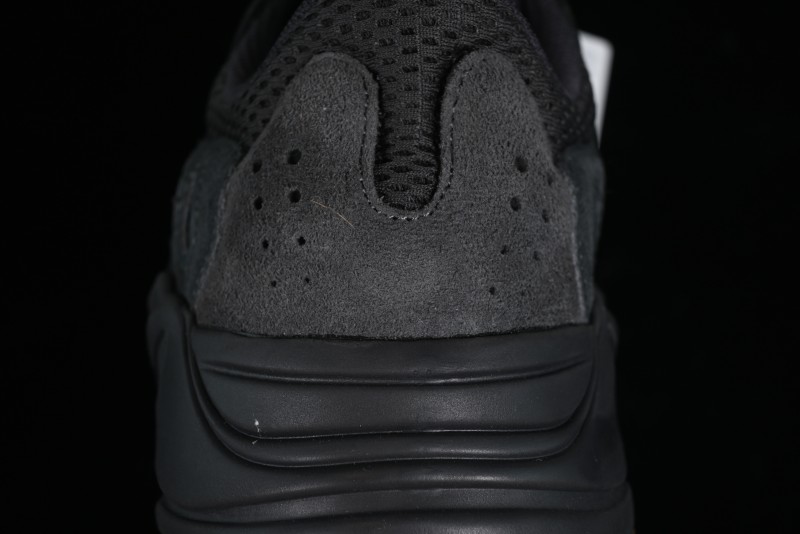 Adidas Yeezy Boost 700 V2 Utility Black Running Shoes with 3M Reflective Details - FV5304