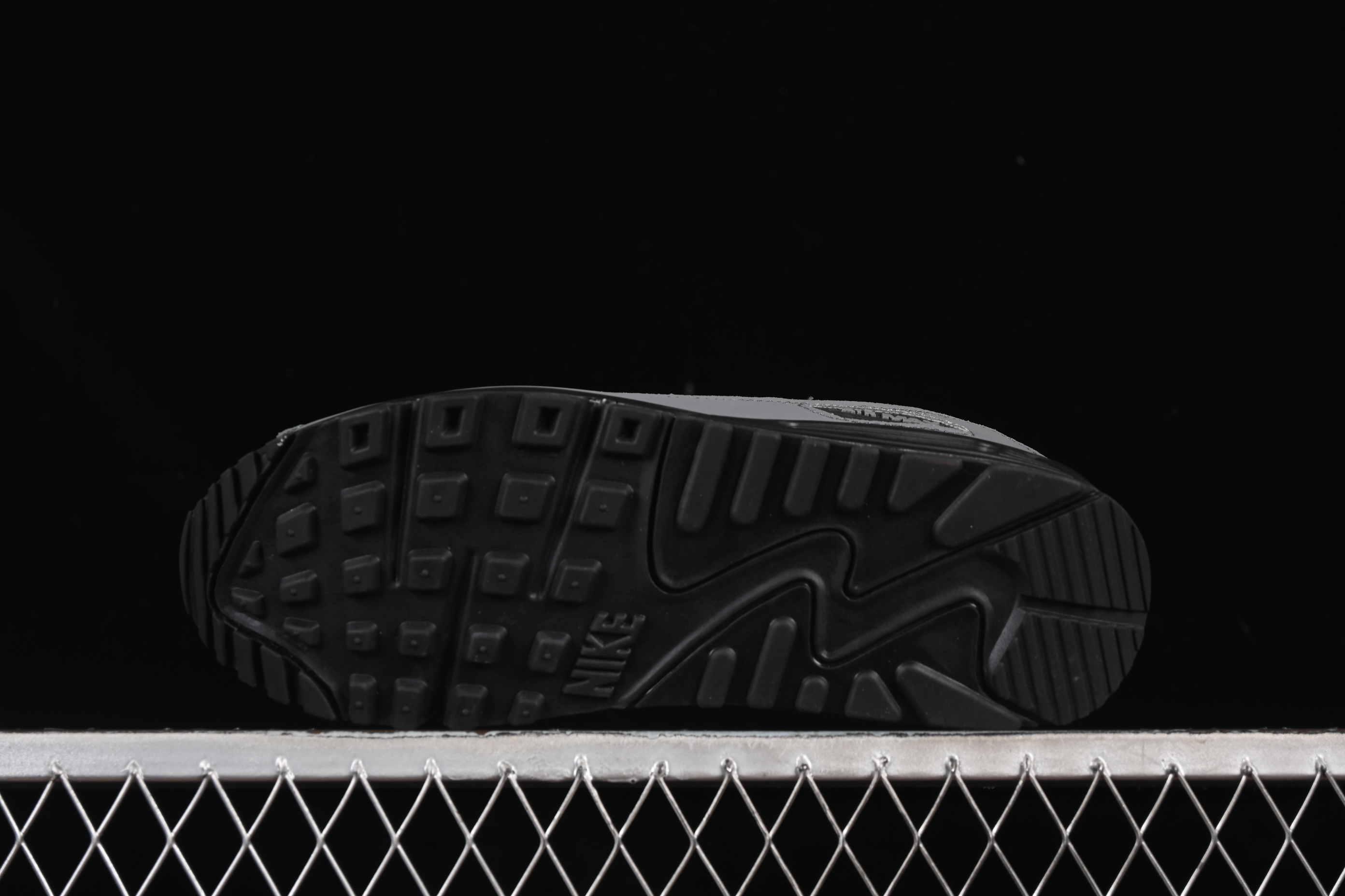Nike Air Max 90 Retro Running Shoes with Visible Air Cushion - FN7810-001
