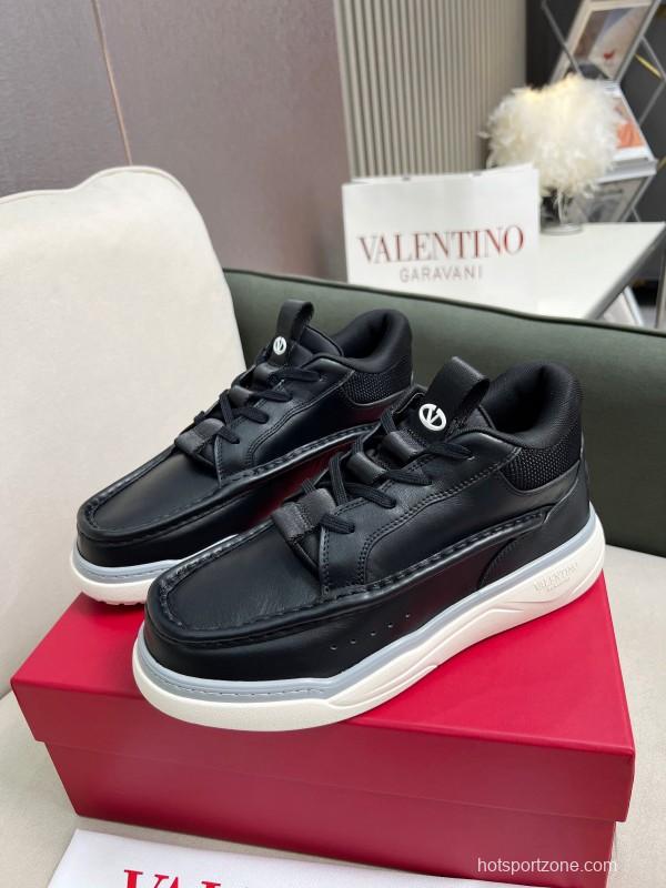 2025 Unisex Valentino Black Leather Sneakers LY00390