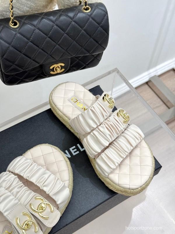 2025 Women Chanel White Leather Slippers CC Logo KFY00230
