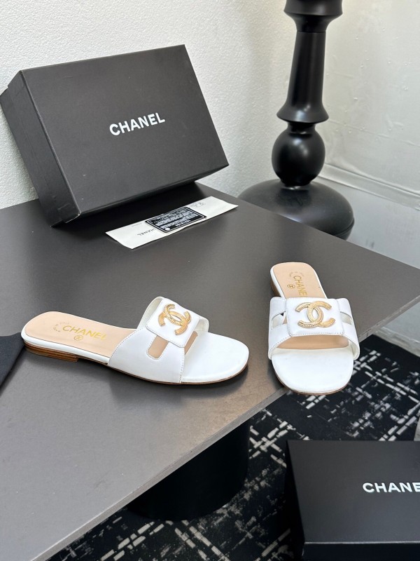 2025 Women Chanel White Leather Slippers