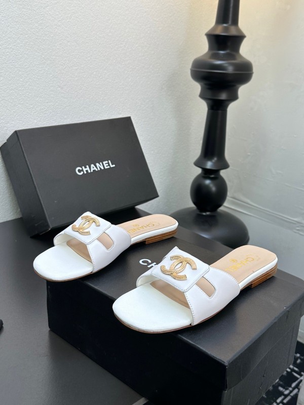 2025 Women Chanel White Leather Slippers