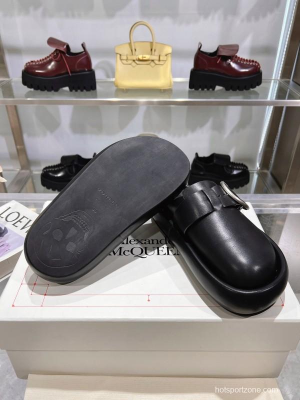 2025 Unisex Alexander McQueen Black Leather Mule Shoes Flexion Anatomical Sole KFY00300