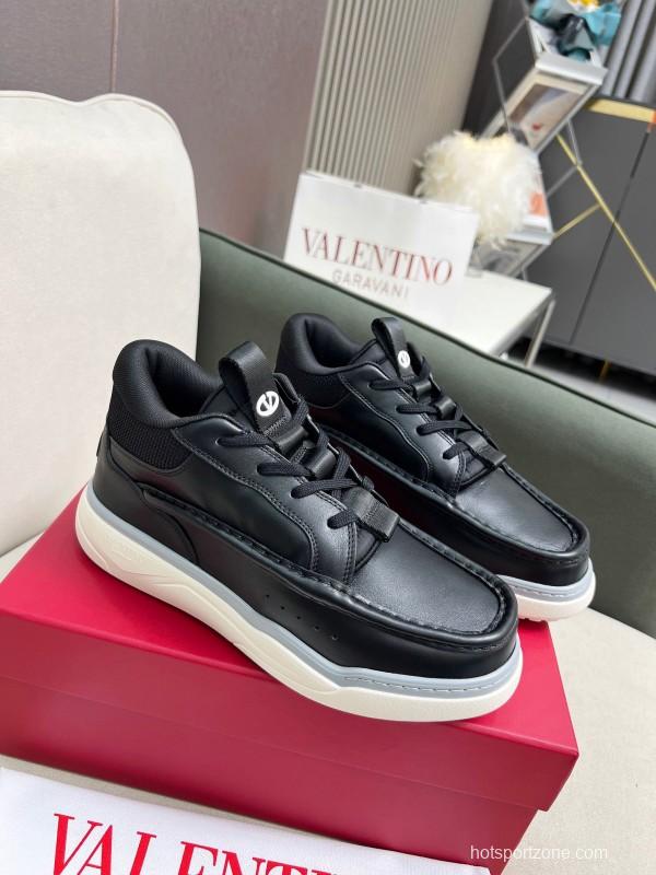 2025 Unisex Valentino Black Leather Sneakers LY00390
