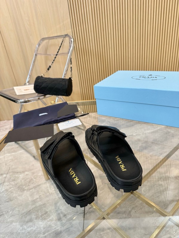 2025 Women Prada Black Leather Slippers