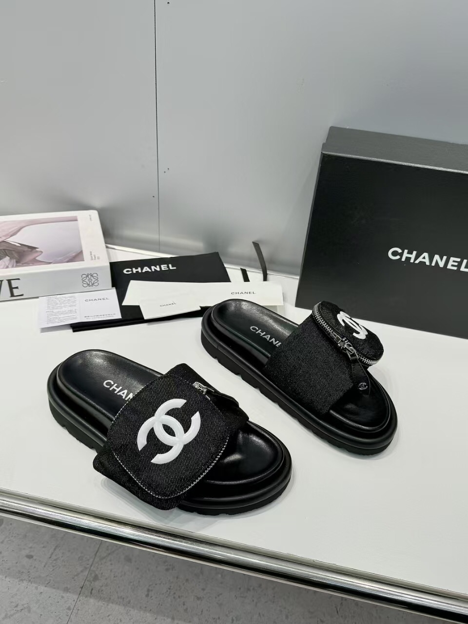 2025 Slippers Chanel Black Fabric Slippers