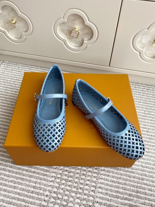 2025 Women Louis Vuitton Light Blue Patent Leather Mary Jane Flats KFY00310