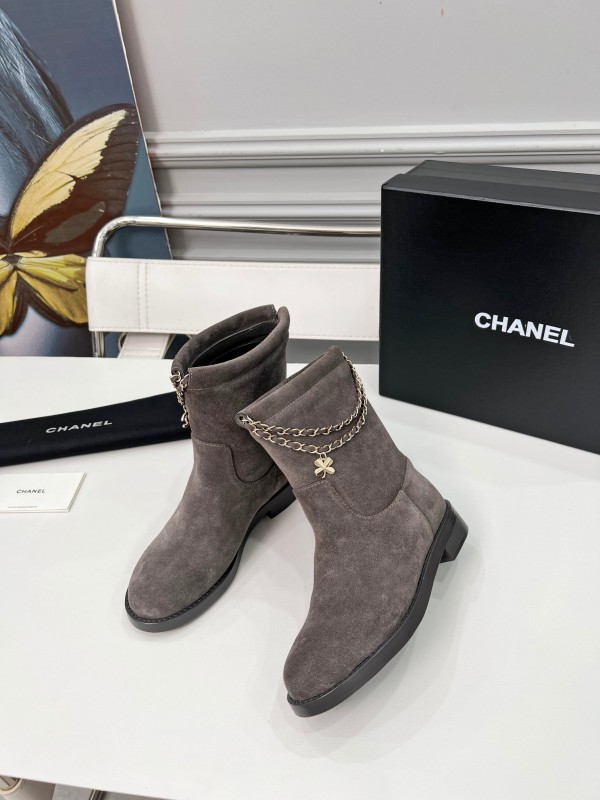 Chanel Spring/Summer 2025 Quilted Leather Chain CC Four-Leaf Clover Flat Ankle Boots - LY00400