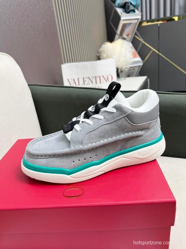 VALENTINO RUNBOOT Mid-Top Athletic Shoes with Urban Casual Design - AS00380