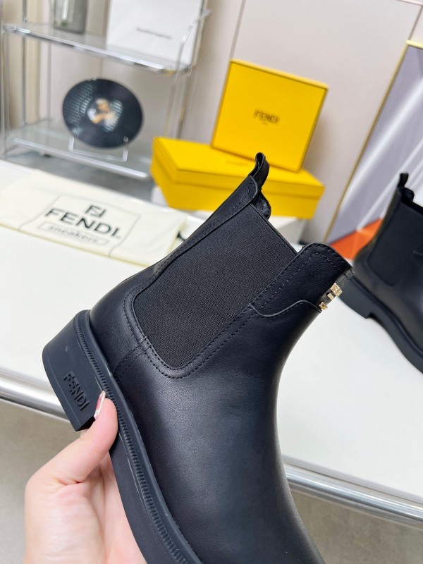 FENDI 2025/SS Platform Boots with Thick Sole - LY00360