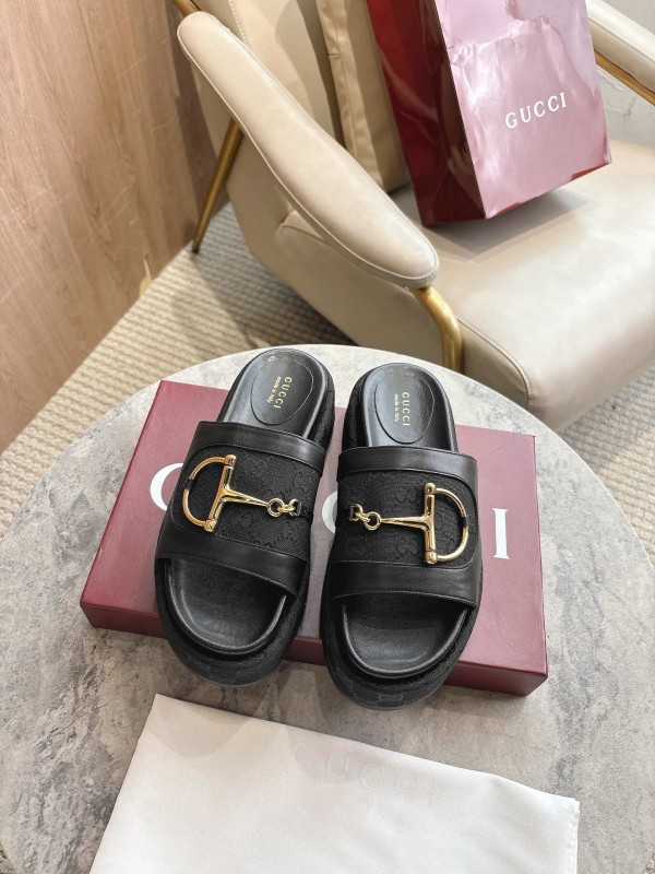 Gucci Women's Sandals with Horsebit Detail and Gold Hardware - LY00270