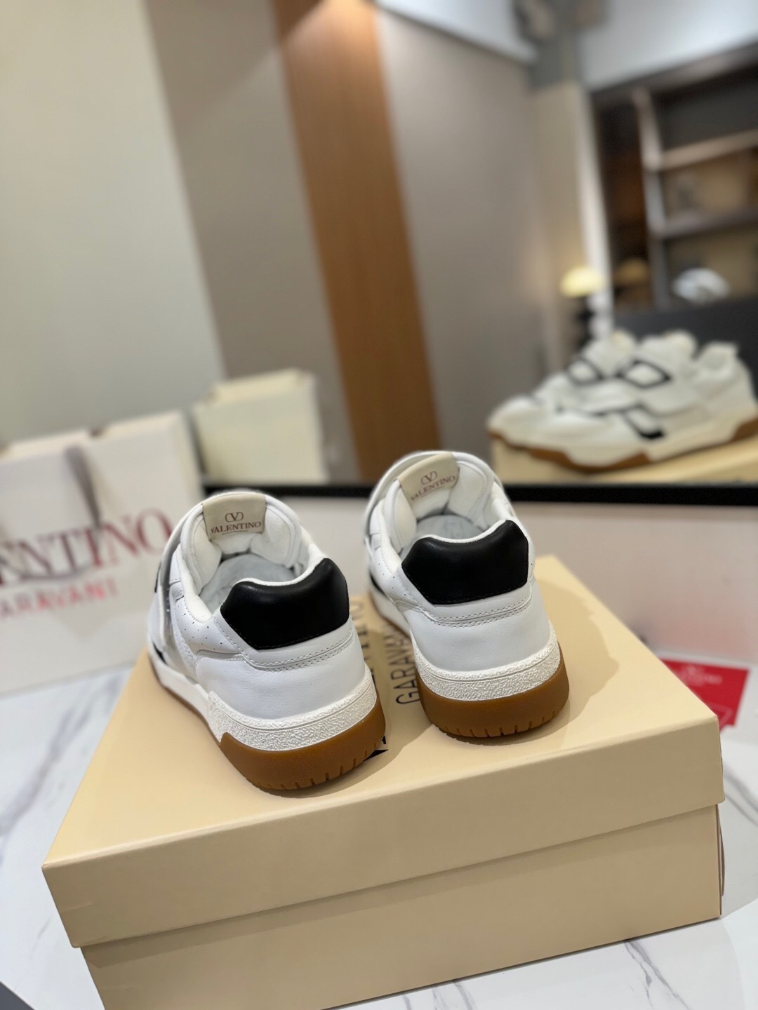 VALENTINO 2025 SS Casual Sneakers with V Logo Hook-and-Loop Closure - AS00410