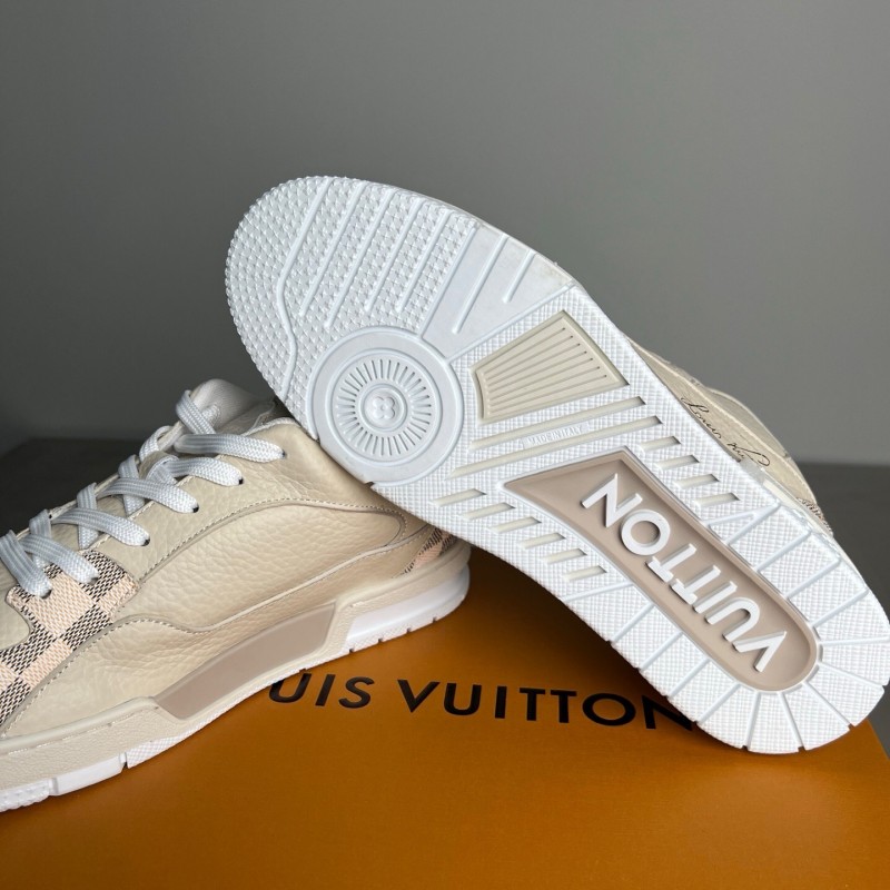 Louis Vuitton 2025 Spring/Summer Collection Luxury Sneakers with Signature Logo and Dual-Color TPU Outsole - YC