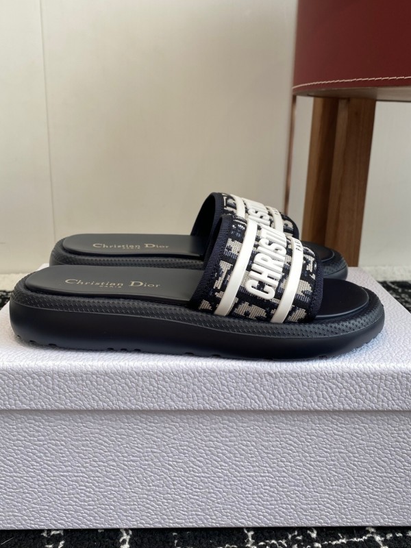 Dior Spring Summer 2025 Latest Ultra-Light Foam Sole Beach Sandals - KFY00260