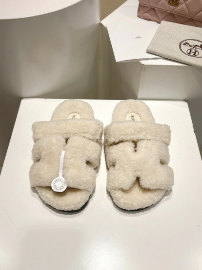 H Love Erjiu Full Wool Slippers with Wavy Fur Design - LY00270