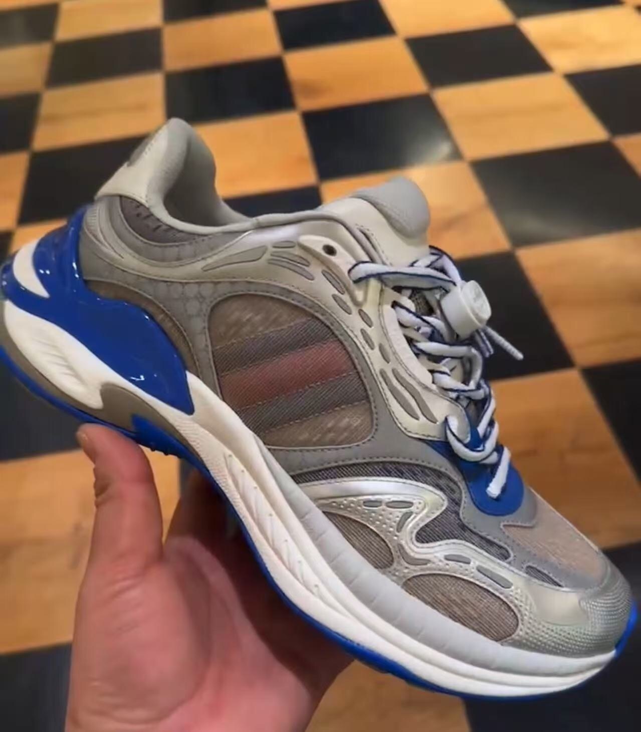 Gucci 2.0 Sneakers with Reflective Stripes and Retro Design - AS00450