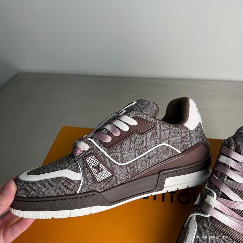 Louis Vuitton 2025 Spring/Summer Collection Luxury Sneakers with Signature Logo and Dual-Color TPU Outsole - YC