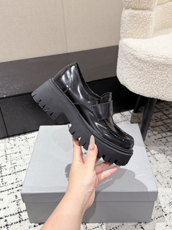Balenciaga 2025 SS Loafers with Retro Design and Lightweight TPU Sole - KFY00320