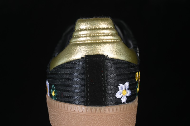Adidas Samba OG Classic Skateboarding Shoes with Retro Suede Design - IH1331