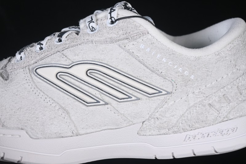 Balenciaga Hamptons Worn Out Retro Sneakers with Distressed Finish - WHPSU9910