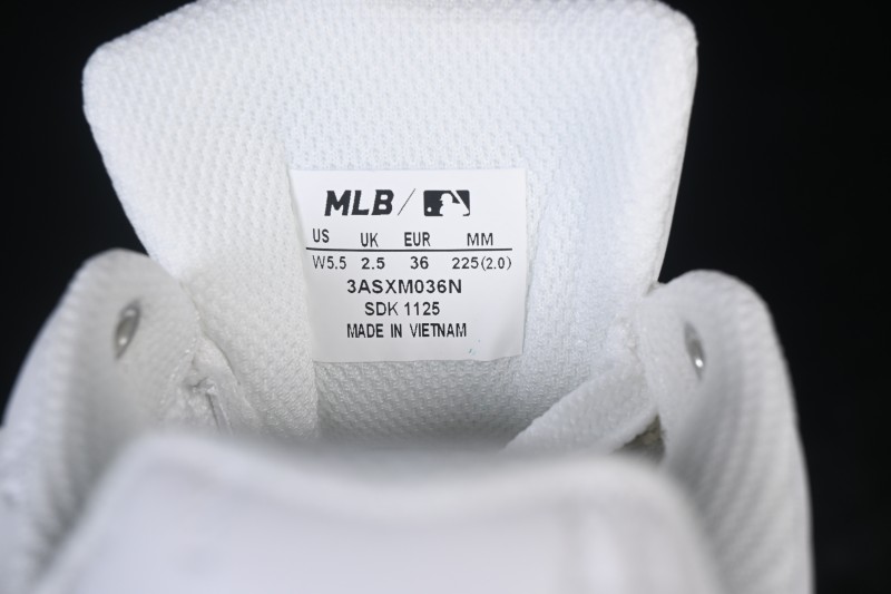 MLB New York Yankees Bigball Chunky Embo Monogram Platform Casual Sneakers - 3ASXM036N50IVS