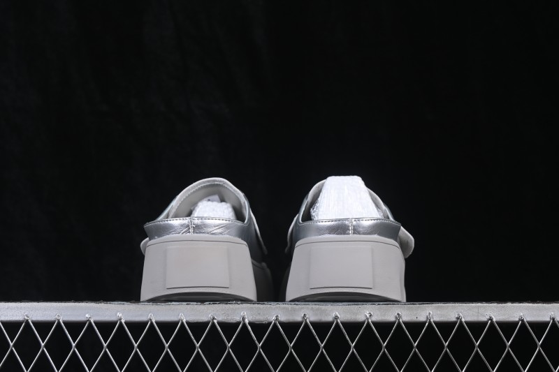 Goldengoose Casual Deichmann Training Lifestyle Shoes with Silver Accents - G26U4818B