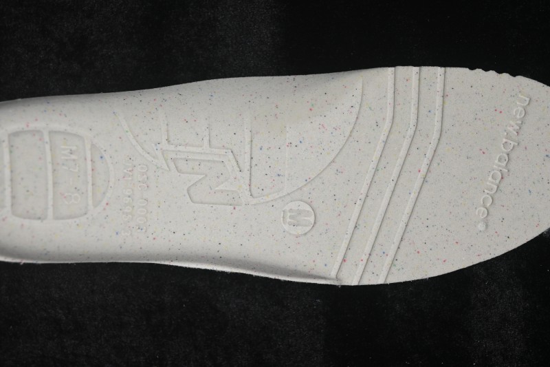 New Balance 1906 Retro Running Shoes with Lightweight Suede and Mesh Upper and T-Beam Arch Support - U190629R