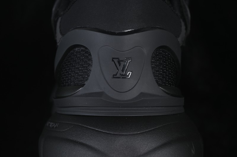 Louis Vuitton Tatic Runner Retro Running Style Thick Sole Dad Shoes - GREY