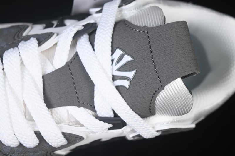 MLB Chunky Curve Liner Monogram New York Yankees Thick Sole Casual Running Shoes - 3ASXL206N50BKS